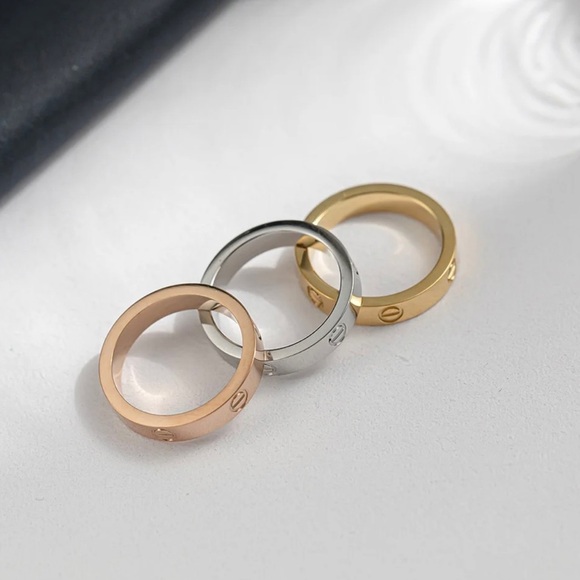 NEW Stainless Steel Screw Love Ring in Gold - Picture 2 of 5